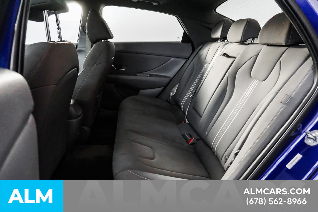 Used 2025 Hyundai Elantra SEL FWD image 17