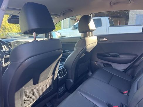 Used 2021 Kia Sportage EX image 19