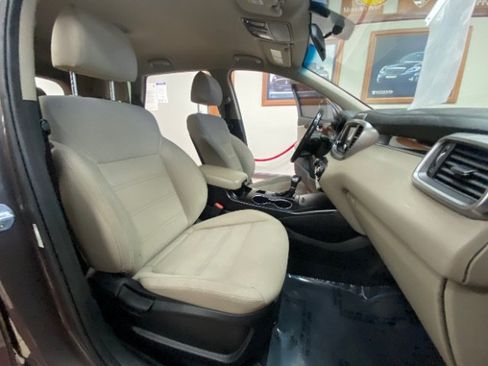 Used 2020 Kia Sorento S FWD image 12