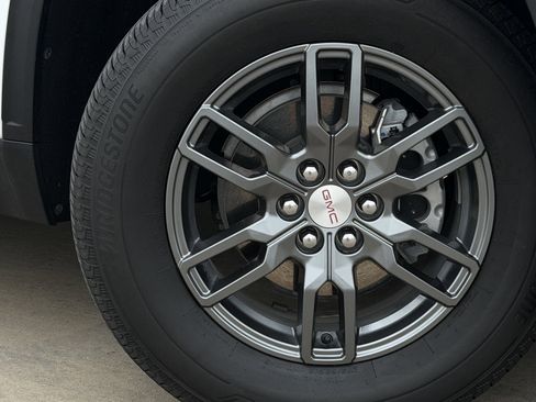 Used 2025 GMC Acadia Elevation FWD image 11