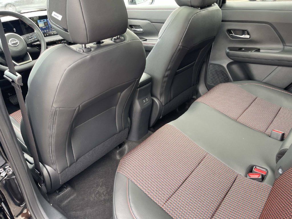 New 2027 Nissan Kicks SR w/ SR Premium Package AWD/4WD image 18