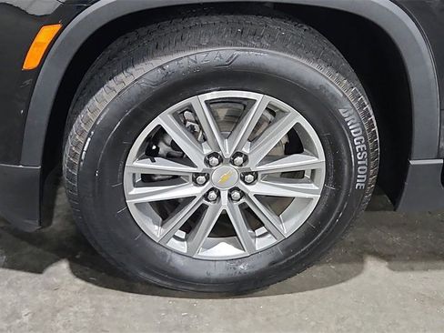 Used 2023 Chevrolet Traverse LT image 14