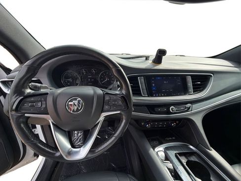 Used 2022 Buick Enclave Essence image 26