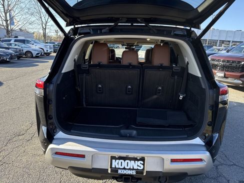 Used 2023 Nissan Pathfinder Platinum w/ Lighting Package (N93) image 27