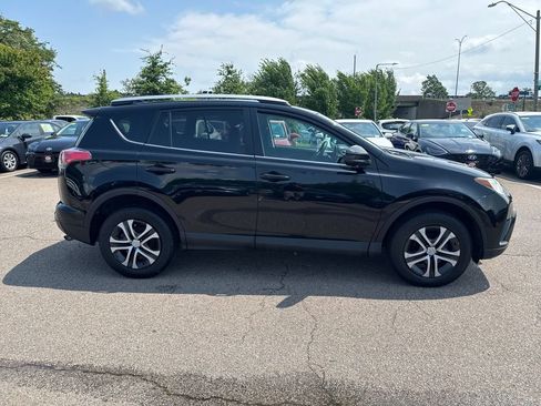Used 2016 Toyota RAV4 LE AWD/4WD image 9