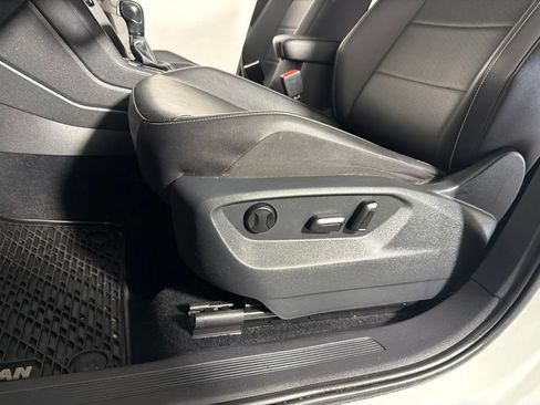 Used 2021 Volkswagen Tiguan SEL AWD/4WD image 11