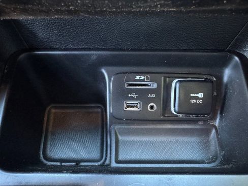 Used 2017 Jeep Cherokee Latitude w/ Comfort/Convenience Group image 38