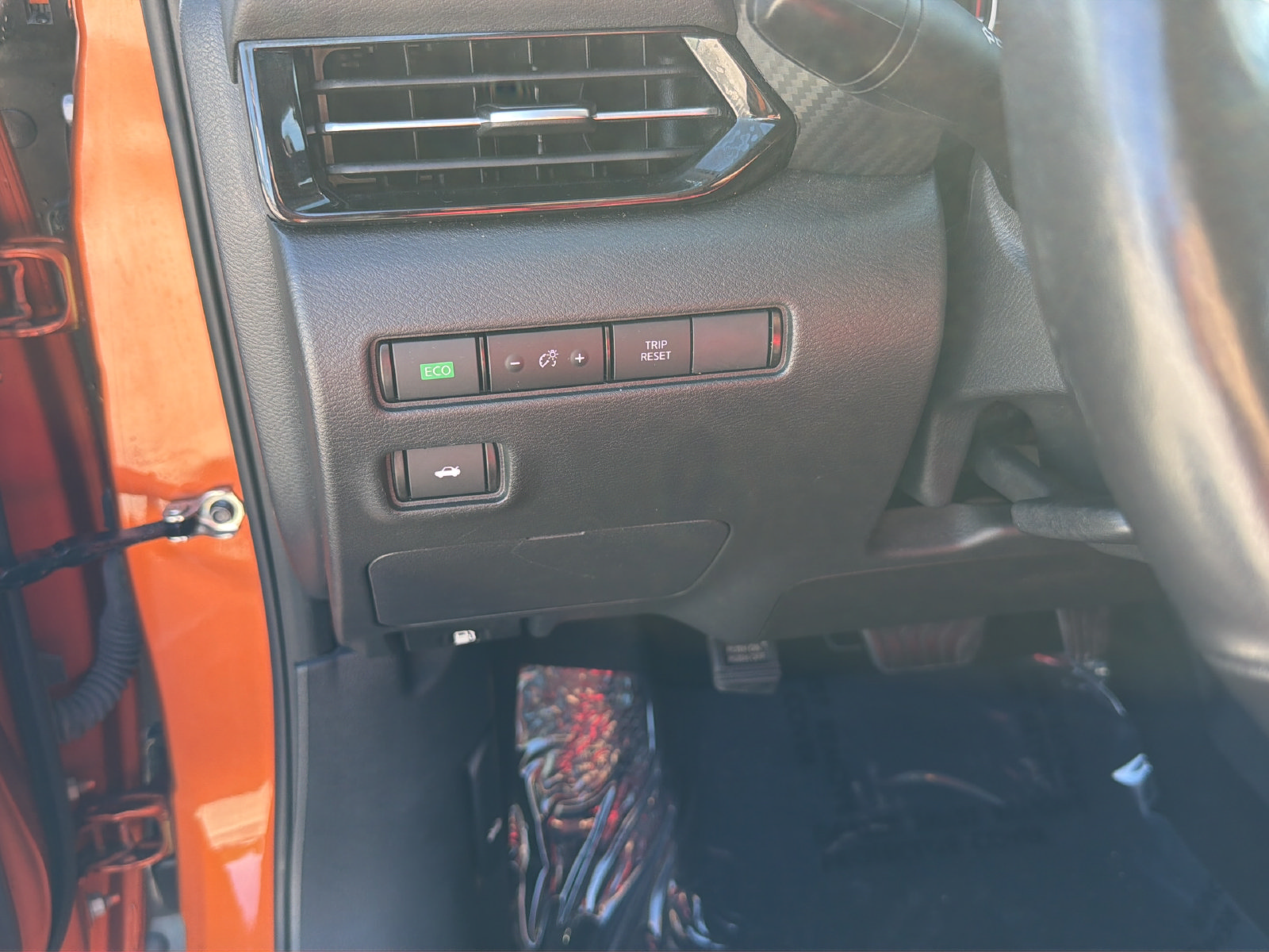Certified 2025 Nissan Sentra SR w/ SR Premium Package FWD image 19