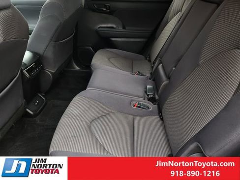 Used 2023 Toyota Highlander LE image 33