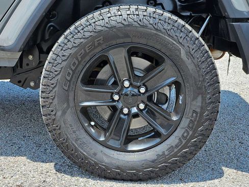 Used 2020 Jeep Wrangler Unlimited Sahara AWD/4WD image 13