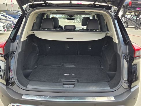 Used 2023 Nissan Rogue Platinum w/ Platinum Premium Package FWD image 12
