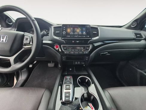 Used 2025 Honda Ridgeline Black Edition image 11