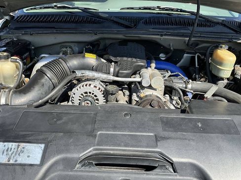 Used 2002 Chevrolet Silverado 2500 LT w/ Off-Road Skid Plate Pkg AWD/4WD image 18