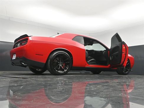 Used 2019 Dodge Challenger R/T Scat Pack w/ T/A Package RWD image 40