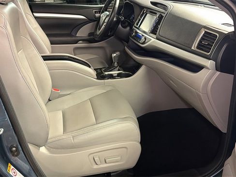 Used 2017 Toyota Highlander XLE image 10