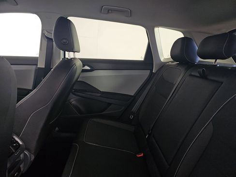 Used 2024 Volkswagen Taos SE image 9