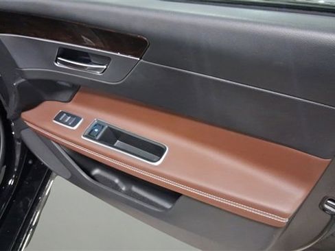 Used 2018 Jaguar XF R-Sport image 18