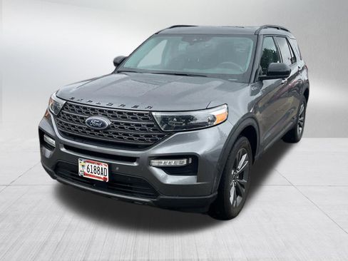 Used 2022 Ford Explorer XLT w/ Equipment Group 202A image 7