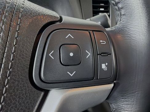 Used 2015 Toyota Sienna XLE image 12