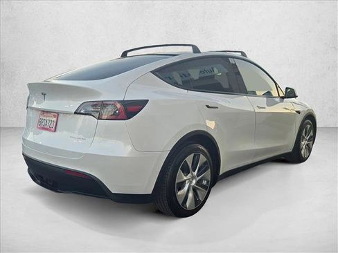 Used 2020 Tesla Model Y Long Range image 5