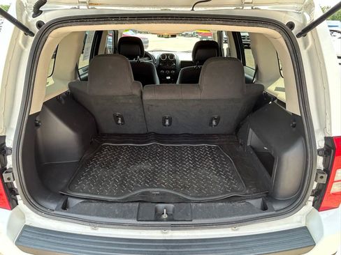 Used 2016 Jeep Patriot Latitude AWD/4WD image 17