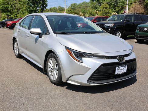Used 2023 Toyota Corolla LE w/ LE Convenience Package FWD image 1