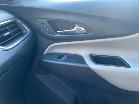 Used 2019 Chevrolet Equinox LS FWD image 31