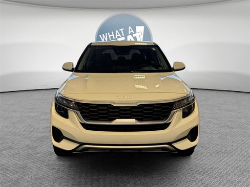 Certified 2023 Kia Seltos LX image 9