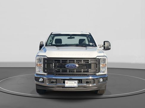 New 2026 Ford F250 XL w/ XL Chrome Package image 3
