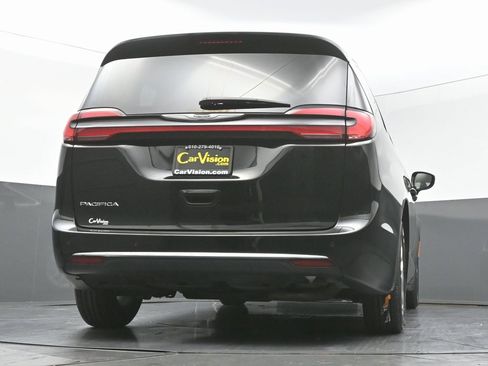 Used 2024 Chrysler Pacifica Touring-L image 51