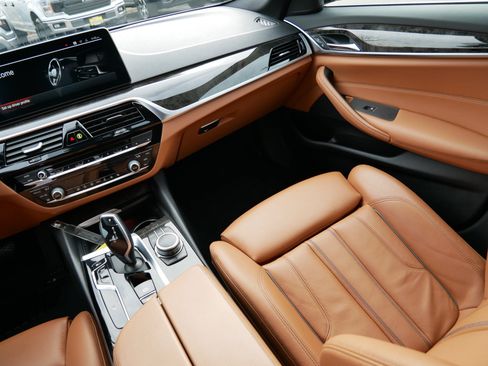 Used 2022 BMW 530i xDrive 530i xDrive w/ M Sport Package image 11