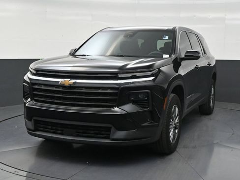 Used 2024 Chevrolet Traverse LS FWD image 8