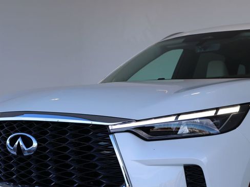 Certified 2025 INFINITI QX60 Luxe image 11