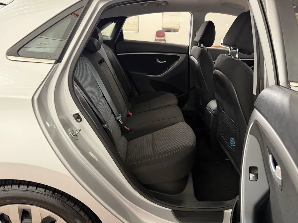 Used 2016 Hyundai Elantra GT FWD image 26