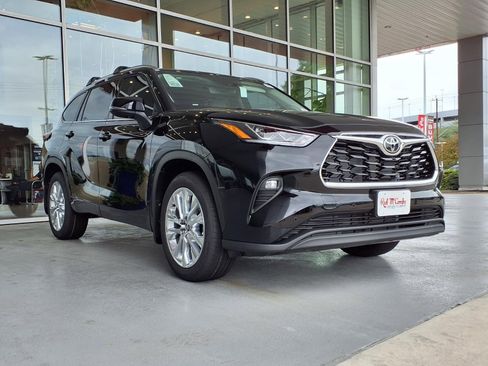 New 2026 Toyota Highlander Limited AWD/4WD image 3