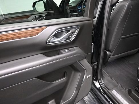 Used 2024 Chevrolet Suburban High Country AWD/4WD image 18
