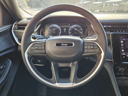 New 2025 Jeep Grand Cherokee 4WD image 14