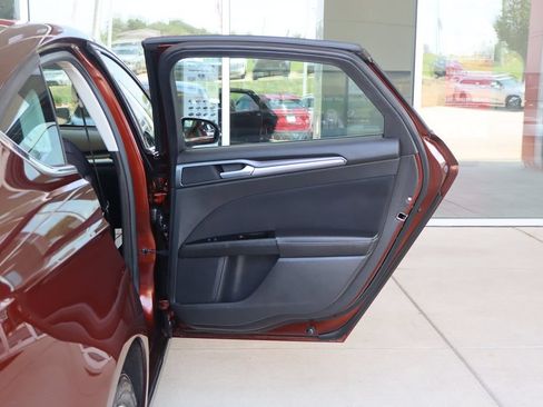 Used 2015 Ford Fusion SE FWD image 34