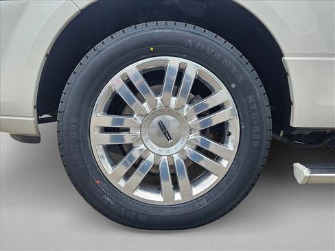Used 2014 Lincoln Navigator 2WD image 25