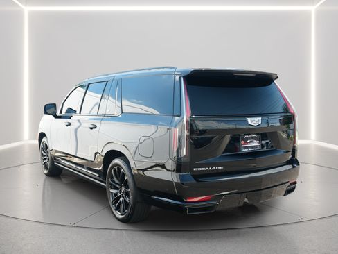 Used 2024 Cadillac Escalade ESV Sport w/ LPO, ONYX Package AWD/4WD image 4