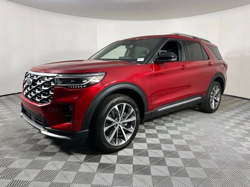 Used 2025 Ford Explorer Platinum w/ Ultimate Package image 3