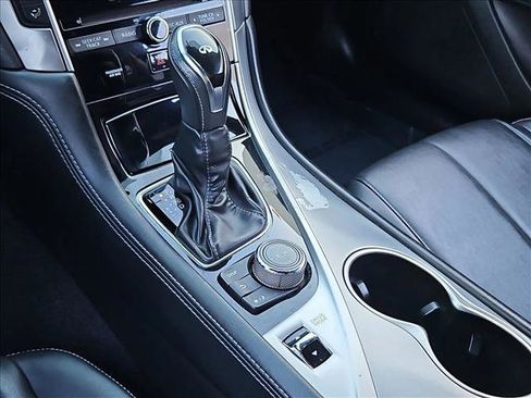 Used 2018 INFINITI Q60 2.0t w/ Moonroof Package RWD image 12