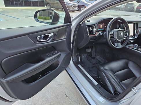 Used 2024 Volvo S60 B5 Plus image 11