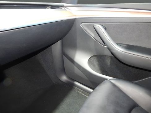 Used 2023 Tesla Model Y Long Range AWD/4WD image 30