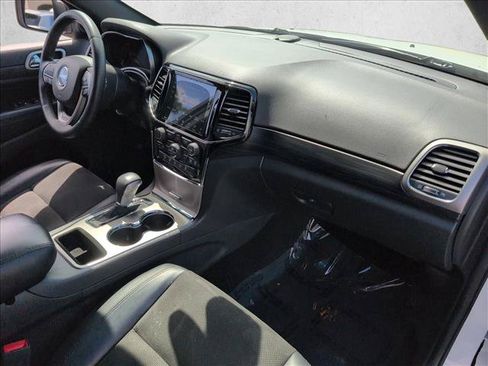 Used 2019 Jeep Grand Cherokee Altitude AWD/4WD image 24