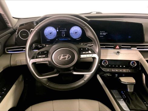 Used 2025 Hyundai Elantra Limited FWD image 5