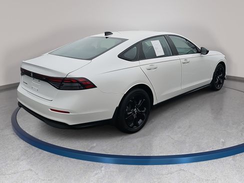 Used 2025 Honda Accord SE image 5