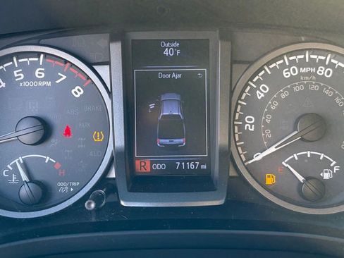 Used 2019 Toyota Tacoma TRD Off-Road AWD/4WD image 31