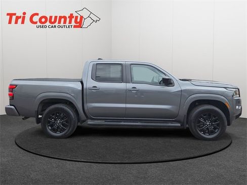 Used 2023 Nissan Frontier SV w/ Midnight Edition Package image 9