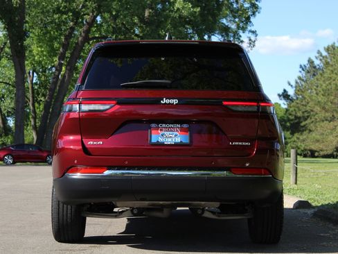 Used 2024 Jeep Grand Cherokee Laredo w/ Luxury Tech Group I AWD/4WD image 7